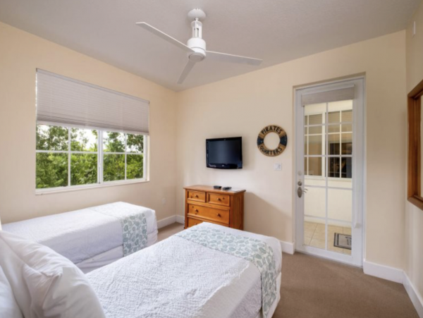 Four Bedroom Oceanfront Vacation Condo in Key Largo Sleeps 8
